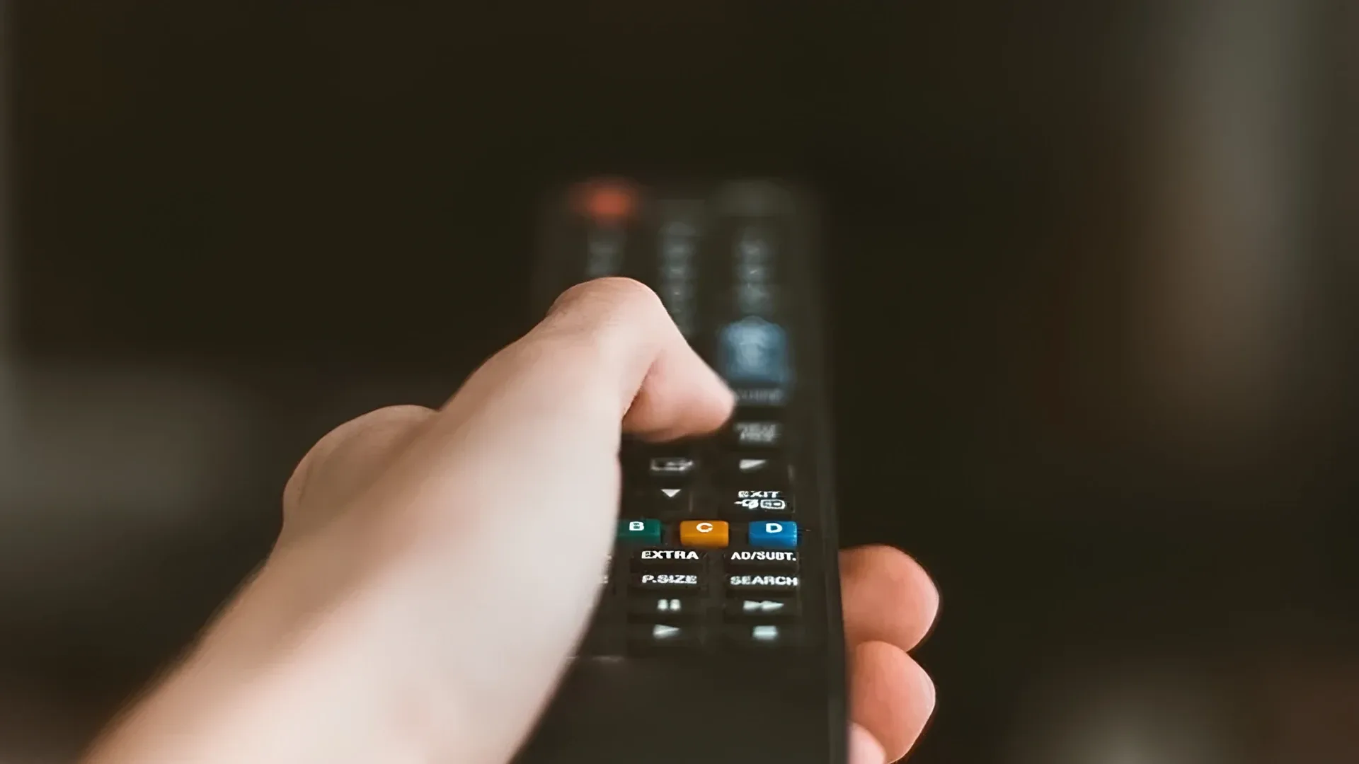 Kanal D yayın akışı 17 Eylül PerşembeKanal D ekranlarının 17 Eylül 2026 Perşembe günü yayın akışı şöyle:09:30 Yaprak Dökümü11:30 Daha 1714:00 Gelinim Mutfakta16:45 Üç Kız Kardeş19:00 Kanal D Ana Haber20:00 Uzak Şehir23:15 Haysiyet