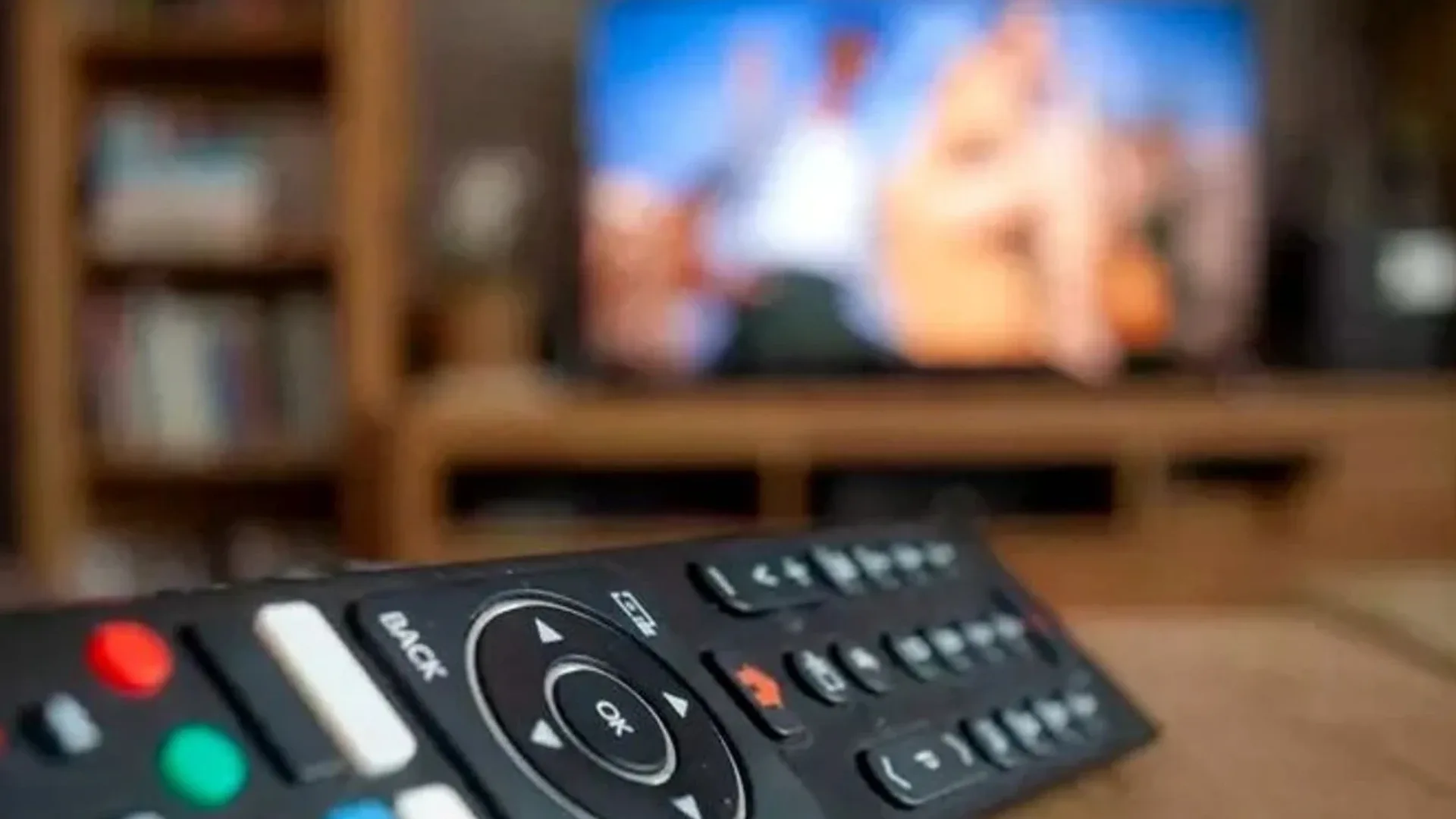NOW TV yayın akışı 17 Eylül 2026 PerşembeNOW TV ekranlarında bugün dizi yayınlanmayacak. Recep İvedik 5 adlı yerli sinema filmi televizyon ekranlarında yayınlanacak. 17 Eylül 2026 Perşembe günü NOW TV yayın akışı şöyle:08:00 İlker Karagöz ile Çalar Saat10:45 Çağla ile Yeni Bir Gün12:30 Şevkat Yerimdar13:30 En Hamarat Benim16:30 Karagül19:00 Ozan Gündoğdu ile NOW Ana Haber20:00 Recep İvedik 522:30 Recep İvedik 523:30 Başka Bir Sen
