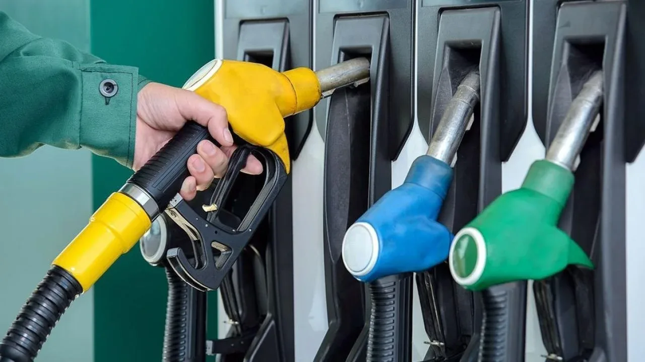 İstanbul Avrupa YakasıBenzin litre fiyatı: 80.40 TLMotorin litre fiyatı: 100.40 TLLPG (otogaz) litre fiyatı: 34.99 TL