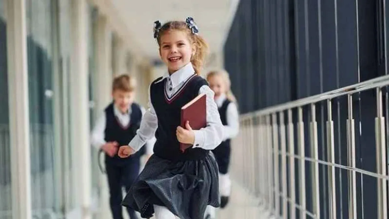 2026-2027 eğitim öğretim yılı tatil takvimiBirinci dönem: 14 Eylül 2026 Pazartesi - 22 Ocak 2027 CumaBirinci ara tatil: 16-20 Kasım 2026Yarıyıl tatili: 25 Ocak-5 Şubat 2027İkinci dönem: 8 Şubat-25 Haziran 2027İkinci ara tatil: 8-12 Mart 2027Okulların kapanışı: 25 Haziran 2027 Cuma