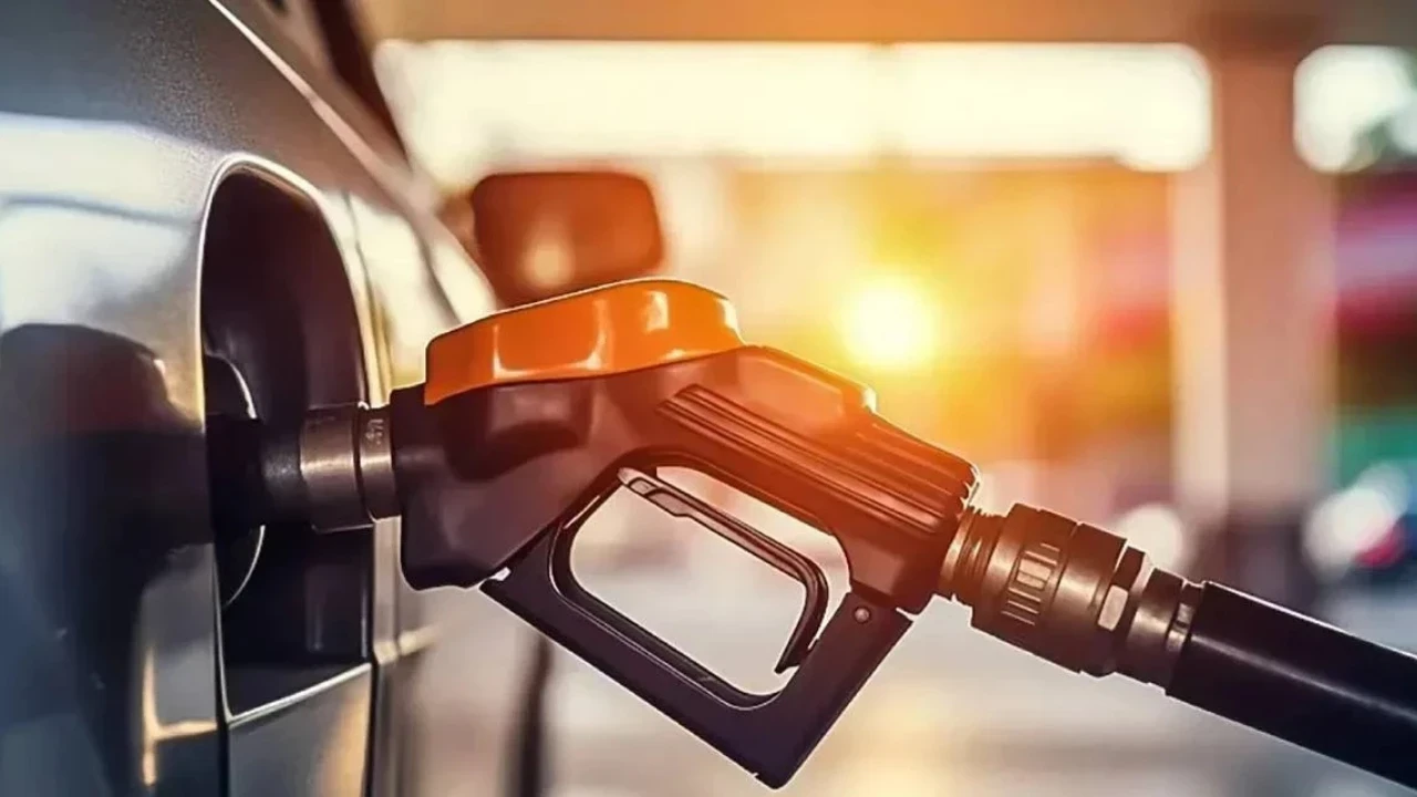 Motorin zammı ne zaman? Motorine ne kadar zam gelecek? Zam sonrası mazot kaç lira olacak? İstanbul, Ankara ve İzmir güncel akaryakıt fiyatları