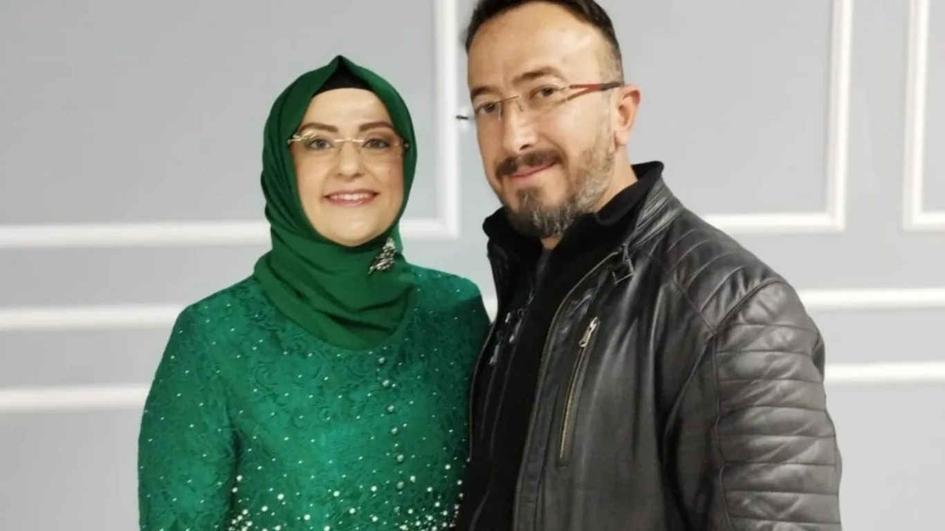 Mine Ekici'den elektroşok iddiasıMine Ekici, 16 Eylül'deki canlı yayında yaşadığını öne sürdüğü bir olayı ilk kez anlattı. Ekici, Hüseyin Sarıbaş'ın kendisine elektroşok uyguladığını iddia ederek ailesinin de o sırada yanında bulunduğunu ve yaşananları izlediğini söyledi.