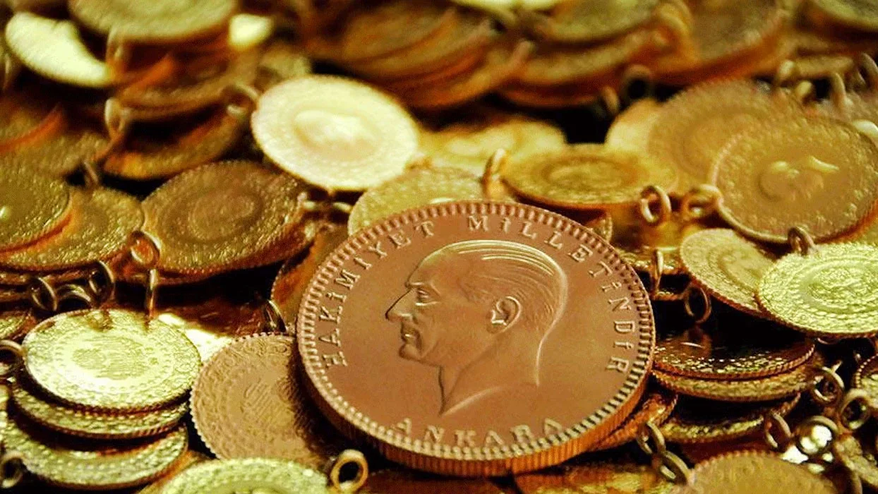 Fed kararı altın için neden önemli?Türkiye'de gram altın fiyatı yalnızca ons altının hareketinden oluşmuyor. Dolar/TL kuru da gram altının fiyatlamasında belirleyici unsurlardan biri.Bu nedenle Fed'in faiz kararı ons altın üzerinde baskı oluştursa dahi kurdaki hareket gram altındaki düşüşü sınırlayabilir. Tersine, ons altının yükselmesiyle birlikte dolar/TL'nin de yukarı hareket etmesi gram altındaki yükselişi daha belirgin hale getirebilir.Bu nedenle Fed kararı sonrasında hem ons altın hem de dolar/TL hareketinin birlikte takip edilmesi gerekiyor.