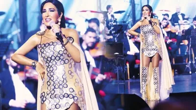 Nükhet Duru, Zeki Müren'i anma konserine 'gladyatör' kıyafeti ile çıktı