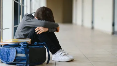 Okul yolunda akran zorbalığında korkutan tablo