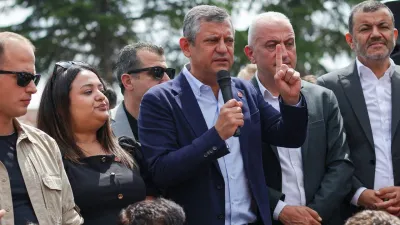 Özel, Manisa’da üzüm üreticileriyle bir araya geldi: 'Üreticinin desteklenmesi lazım'