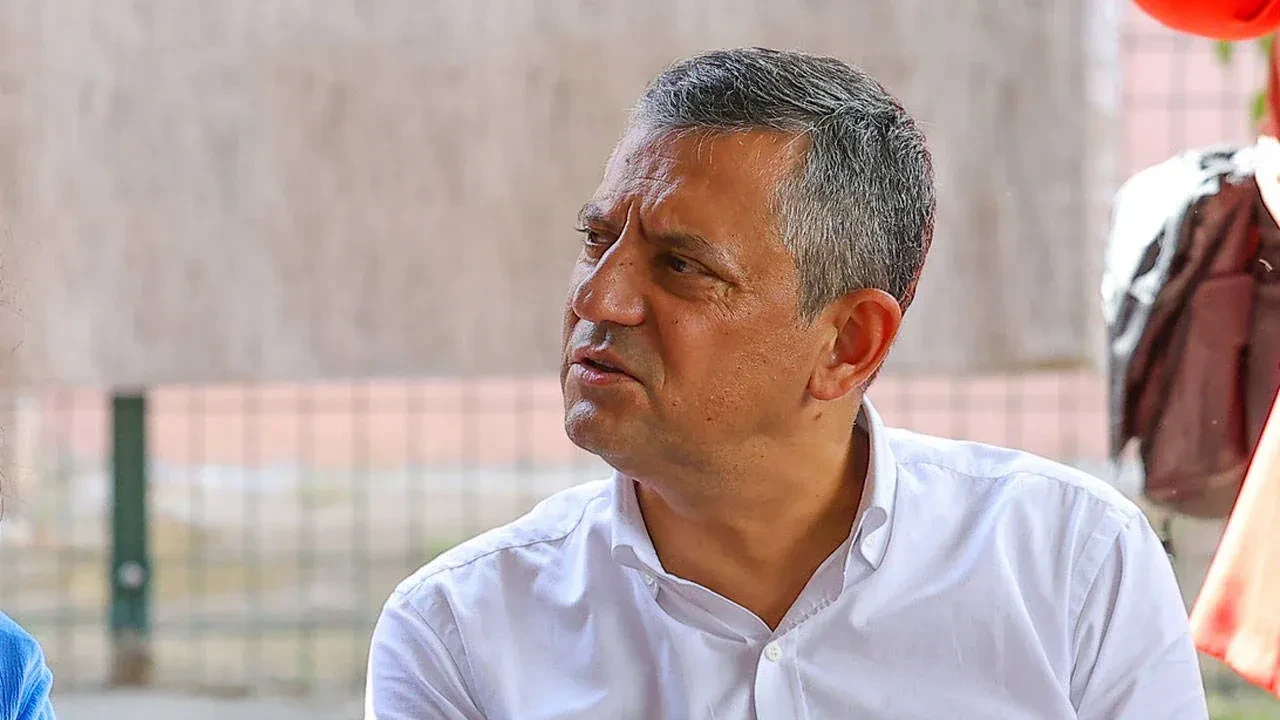 Özgür Özel Ardahan'da konuştu: İktidara gelince tüm ev kadınlarını emekli edeceğiz