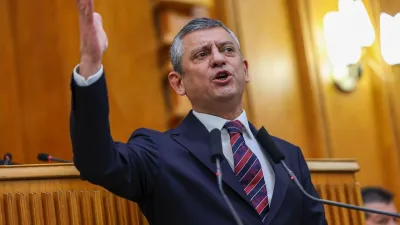 Özgür Özel: Çerçeve yasaya görmeden imza imzalattıran bir anlayışla Anayasa yapamayız
