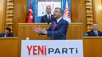 Özgür Özel'den Yeni Partili vekillere: CHP ile polemiğe girmeyin, önünüze bakın!