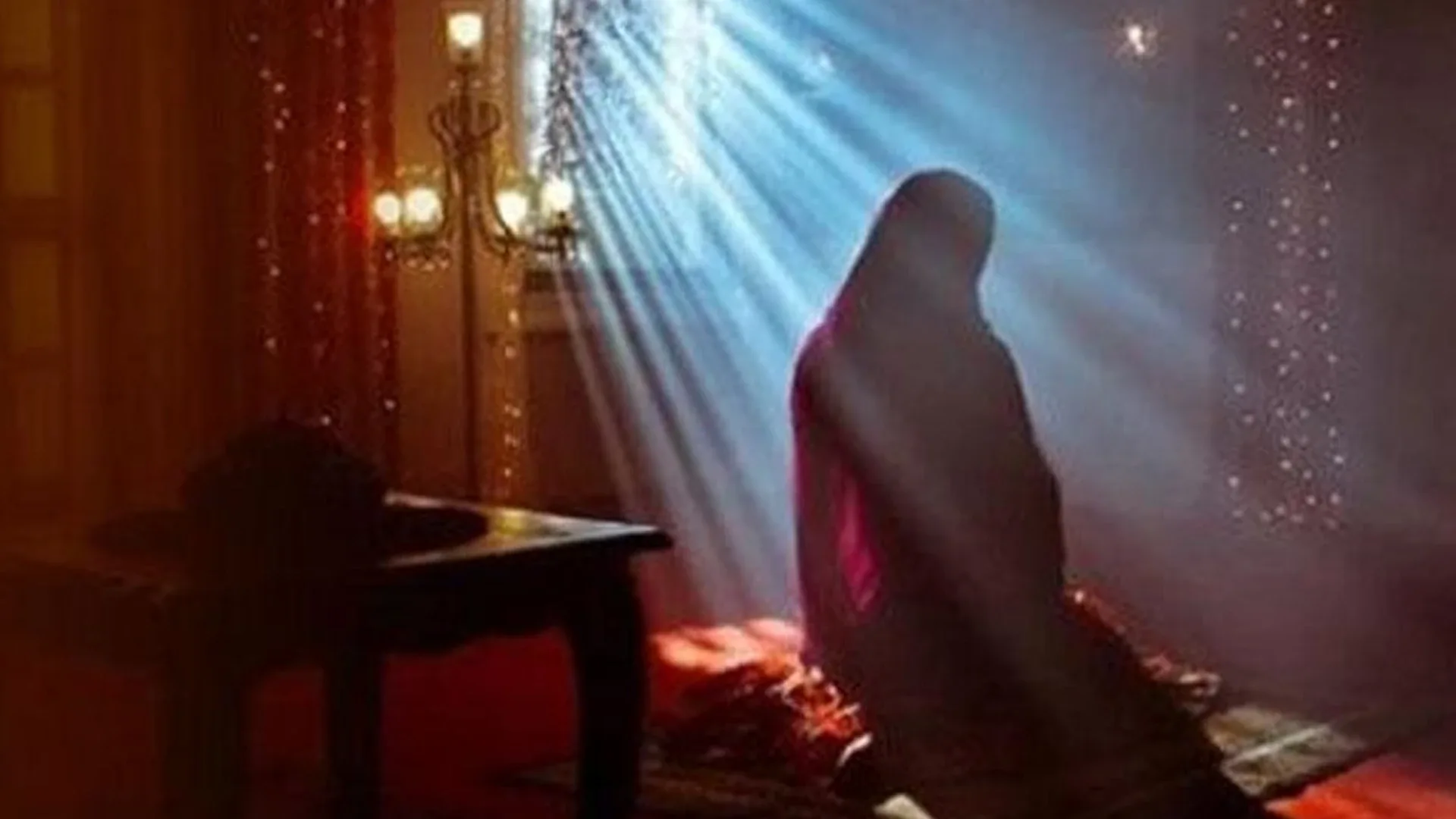 Duha namazı kaç rekâttır?Duha yani kuşluk namazının en az iki rekât olarak kılınabileceğine ilişkin görüşler bulunmaktadır. Hadis kaynaklarında ise dört, sekiz ve on iki rekât olarak kılındığına dair rivayetler yer almaktadır.Namazın ikişer rekât halinde kılınması ve her iki rekâtta bir selam verilr. Dört rekâtta bir selam verilmesinin de caiz olduğu belirtilmektedir.