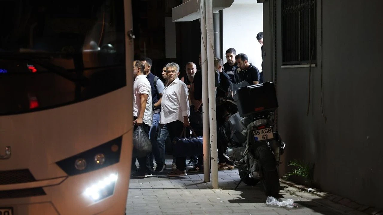 Seferihisar Belediyesi soruşturması: 47 şüpheli adliyede