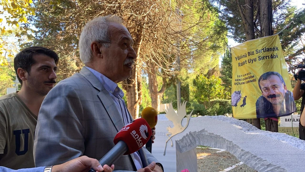 Selçuk Mızraklı'dan Sırrı Süreyya Önder'in mezarına ziyaret
