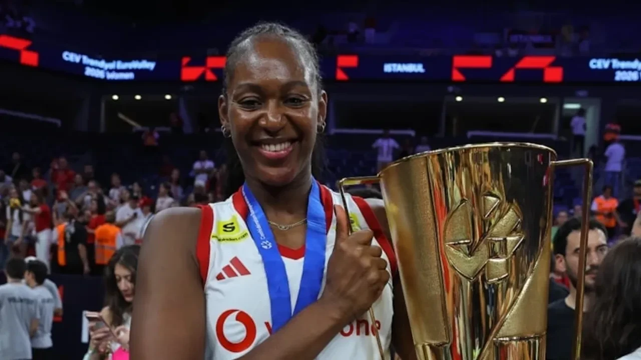 Sinead Jack-Kısal, İstiklal Marşı'nı okurken gözyaşlarını tutamadı