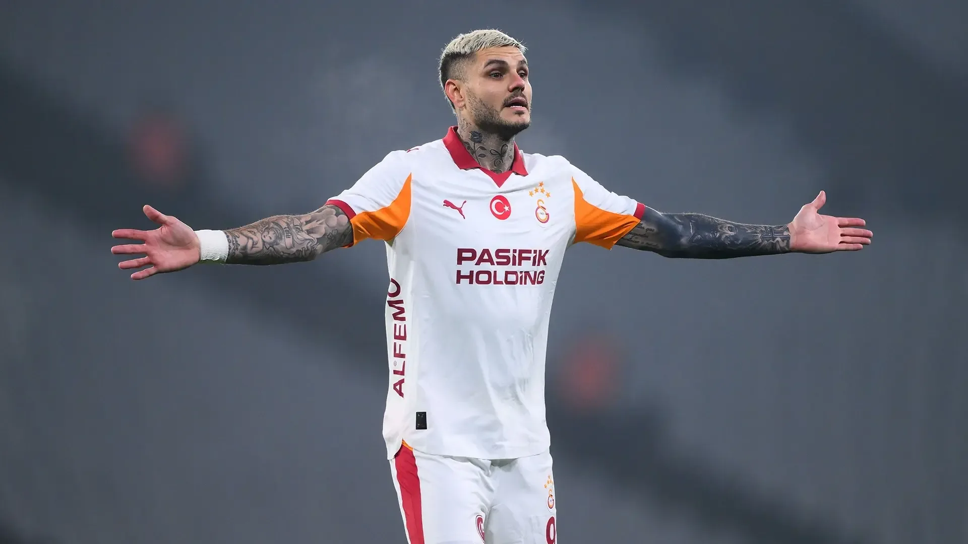 Üst düzey bir ekibe gitmek istiyorGeçmişinde Inter ve Paris Saint-Germain gibi Avrupa devlerinin formasını terleten 1993 doğumlu Arjantinli santrfor, aktif futbol yaşantısının son dönemecinde yeniden üst düzey bir takımda görev almayı hedefliyor.