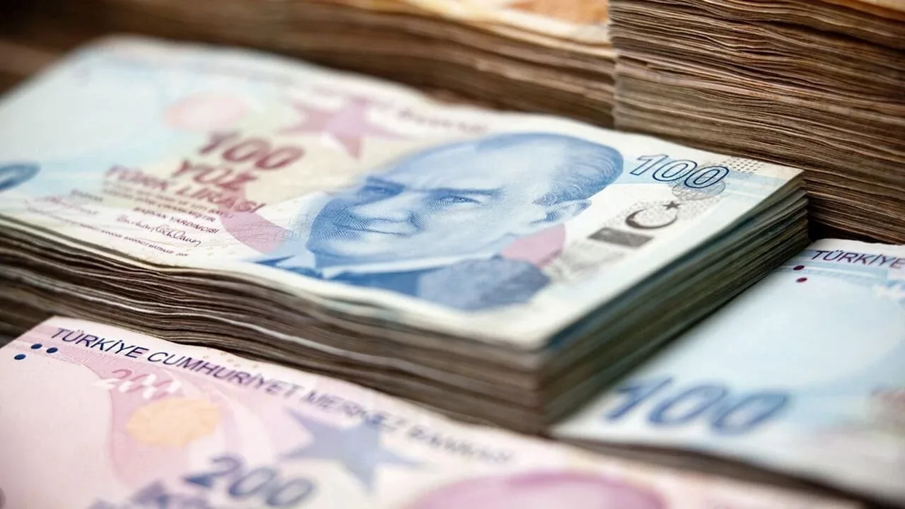 Başvuru tarihleri ne zaman?Kampanyadan faydalanmak isteyen vatandaşlar, 22 Eylül Salı gününden 19 Ekim'e kadar satış işlemlerini gerçekleştirdikleri bankalara başvurabilecek.Alıcılar, borç kapatma tarihi itibarıyla hesaplanacak borç bakiyelerini de aynı tarihler arasında ilgili bankalardan öğrenebilecek.