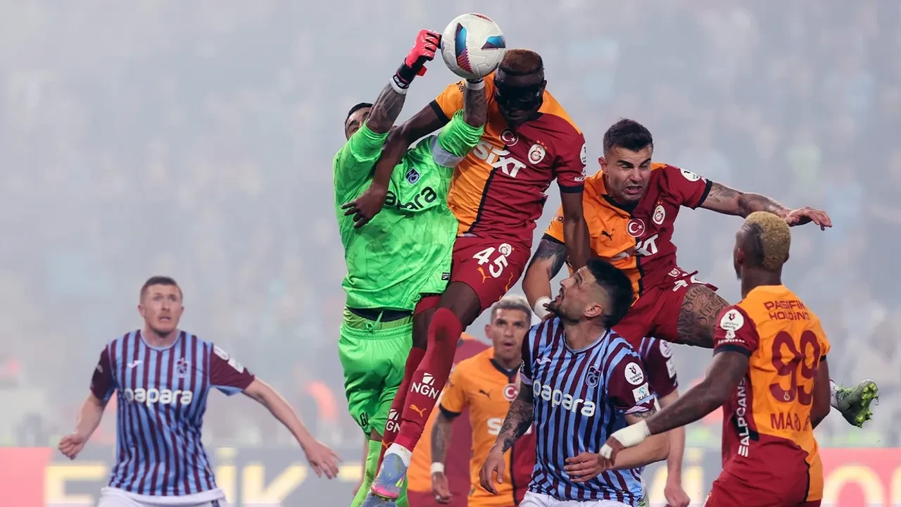 Trabzonspor-Galatasaray karşılaşmasının ilk 11'leri belli oldu