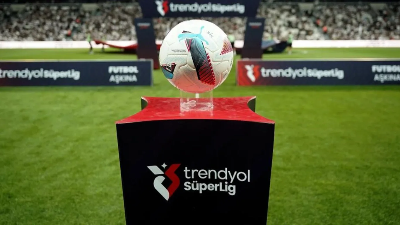 Süper Lig puan durumuGalatasaray: 13Beşiktaş: 12Kocaelispor: 12Alanyaspor: 11Trabzonspor: 10Amed: 10Kasımpaşa: 10Rizespor: 9Gaziantep FK: 8Fenerbahçe: 7Çorum: 7Başakşehir: 7Gençlerbirliği: 7Konyaspor: 4Samsunspor: 4Erzurumspor: 4Eyüpspor: 3Göztepe: 2&nbsp;&nbsp;