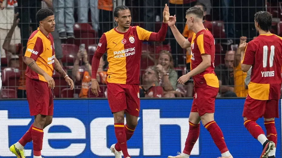 Galatasaray ise Okan Buruk yönetiminde karşılaşmanın hazırlıklarını sürdürüyor. Sarı-kırmızılı ekip, ilk 5 haftada topladığı 13 puanla lider olarak 6. haftaya girdi. Trabzonspor ise 7 puanla averajla 9. sırada bulunuyor.