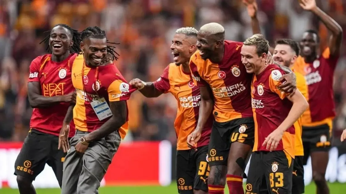 Trabzonspor-Galatasaray nerede izlenir?Trabzonspor ile Galatasaray arasındaki mücadele beIN SPORTS 1 ekranlarından canlı olarak yayınlanacak. Karşılaşma, 19 Eylül Cumartesi akşamı saat 20.00'de başlayacak.
