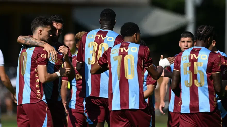 Trabzonspor-Galatasaray maçı hakemi kim?Trendyol Süper Lig'in 6. haftasında oynanacak Trabzonspor-Galatasaray karşılaşmasının hakemi Batuhan Kolak oldu. Türkiye Futbol Federasyonu Merkez Hakem Kurulu tarafından yapılan atamaya göre Kolak, 19 Eylül Cumartesi günü Papara Park'taki mücadelede düdük çalacak.Batuhan Kolak'ın yardımcılıklarını İbrahim Çağlar Uyarcan ve Candaş Elbil üstlenecek.