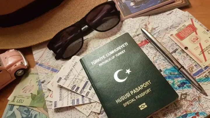 Yeşil ve gri pasaportta yeni dönem resmen başladı