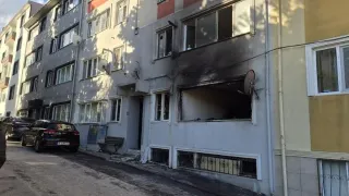 4 katlı binada doğal gaz kaynaklı patlama; 6 yaralı