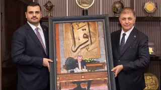 AK Parti heyetinden Cemil Tugay'a ziyaret: Erdoğan portresi hediye edildi