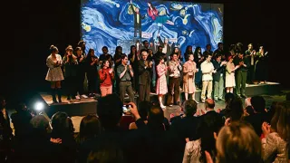 Aydınlıkevler 150'nci kez sahnede: Ünlü isimler özel gecede buluştu