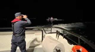 Ayvalık açıklarında batan teknede 1 kişi öldü, 8 kişi kurtarıldı