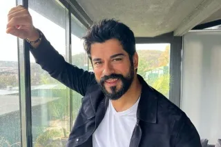 Burak Özçivit Rusya'da hayranlarıyla buluştu