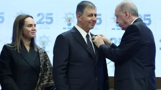 Cemil Tugay: 'Ailem AK Parti'ye geçmem için ısrarcı oldu'