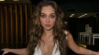 Cemre Baysel bir hazır giyim markasının reklam yüzü oldu