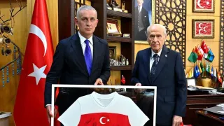 Devlet Bahçeli'den TFF Başkanı Hacıosmanoğlu'na çelenkli destek!