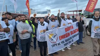 Diyarbakır Şehir Hastanesi şantiyesinde işçiler eylemde: 'Mesai yalan, sigorta asgari ücretten, servis yok'