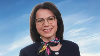 Esin Köymen kimdir?