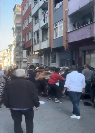 Evli olduğunu öğrendiği eski sevgilisini tornavidayla sırtından yaraladı