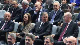 Fatih Altaylı: Erdoğan, zayıf siyasetçilerle kedinin fareyle oynadığı gibi oynuyor