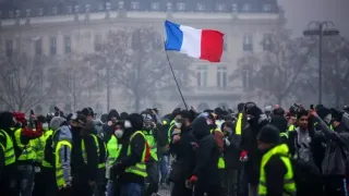 Fransa'da protestolar sürüyor: Sosyal medyaya erişim engeli hazırlığı