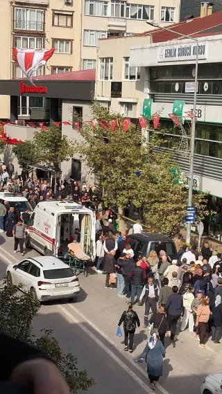 Hamile kadına GSM bayisinde tahralı saldırı: Ağır yaralandı
