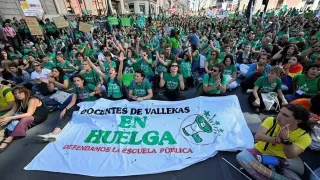 İspanya'nın başkenti Madrid'de öğretmenler greve gitti