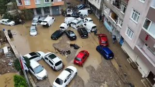 İstanbul'da sel sonrası çalışmalar sürüyor: Kayıp 3 kişi aranıyor