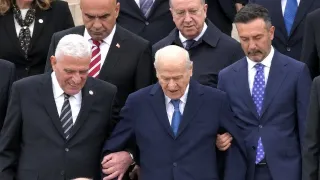 İYİ Partili Usta'dan, Müsavat Dervişoğlu'nun Bahçeli'nin koluna girmesine sert tepki!