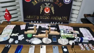 İzmir'de silah ticareti ve uyuşturucu operasyonu: 5 gözaltı