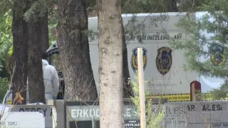 Kaşif Kozinoğlu'nun mezarından alınan örnekler yeniden kabrine konuluyor