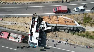 Manisa'da 11 kişinin öldüğü otobüs kazasında gözaltına alınan 2 şoför tutuklandı