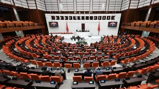 Mecliste fon krizi önergelerine ret kararı