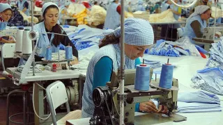 OECD: Kayıt dışı çalışan kadınlar daha az kazanıyor