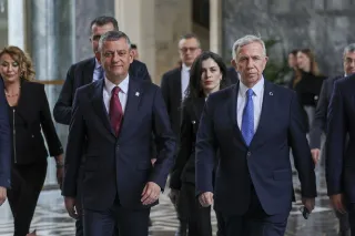 Özgür Özel'den Mansur Yavaş'ın Murat Kurum'la görüşmesine ilişkin flaş açıklama
