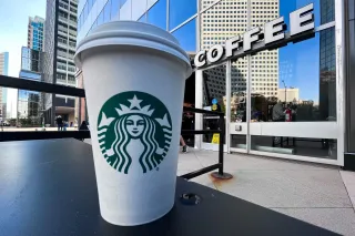Starbucks'ta hiçbirşey almadan oturanlara kötü haber