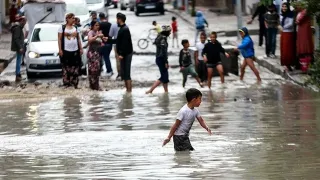 Türkiye sağanağa teslim oldu; 6 ilde okullar tatil edildi!
